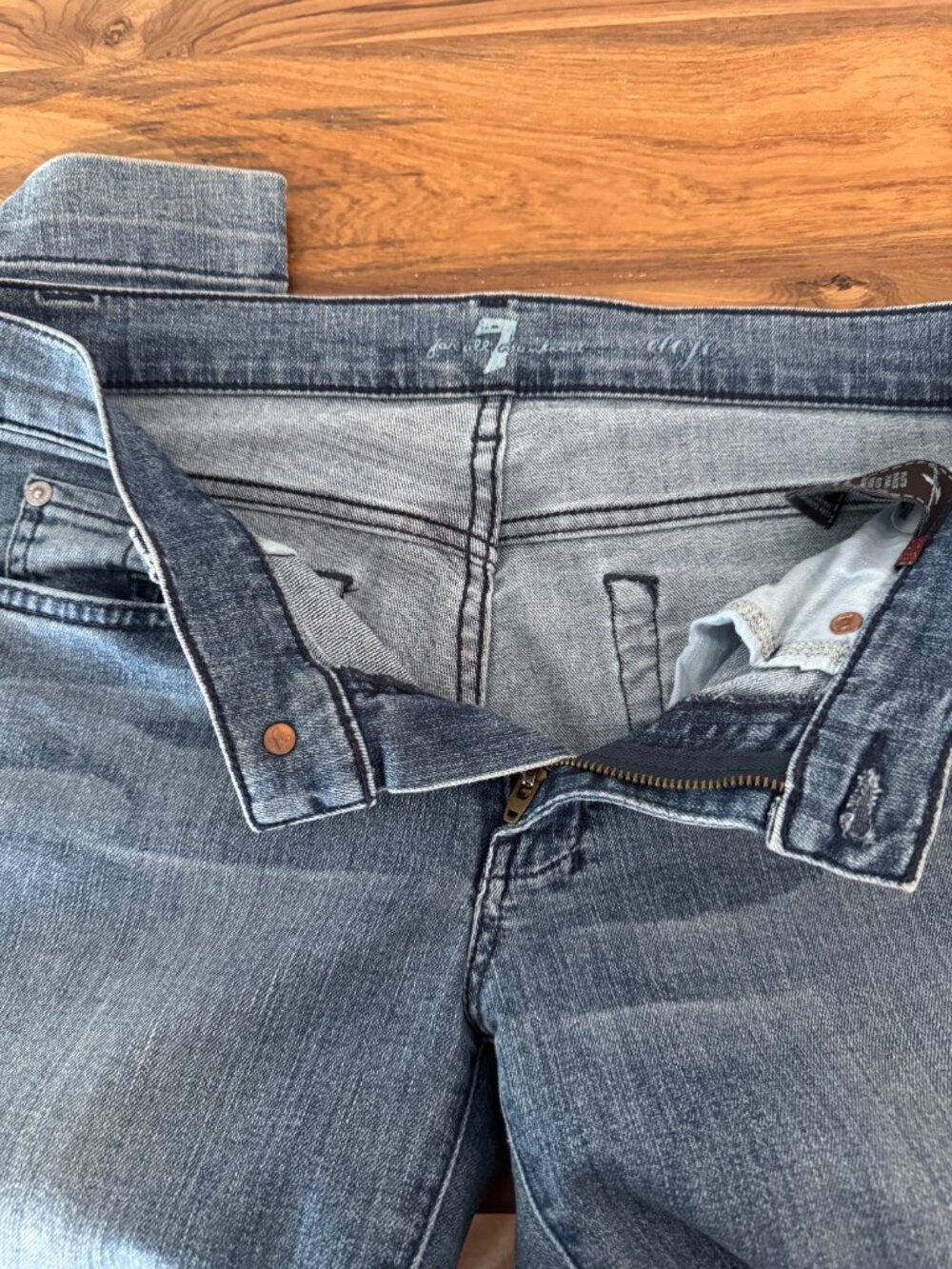 7 of All Mankind Low Rise Boot Cut Jean Size 27 - Picture 3 of 7